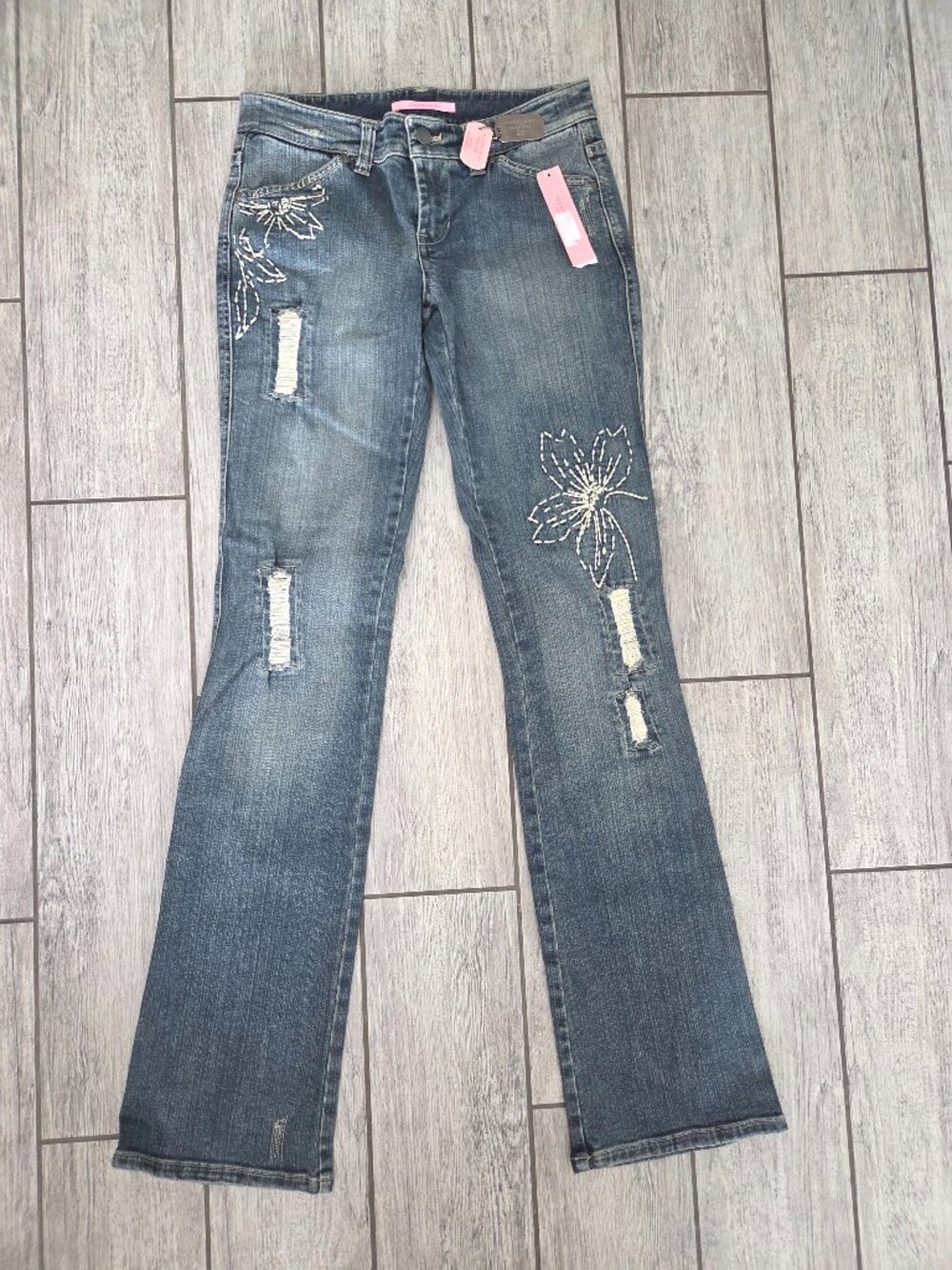 Gianni Bini Bella Jean Low rise relaxed Bootcut Distressed Jeans Size 26 NWT